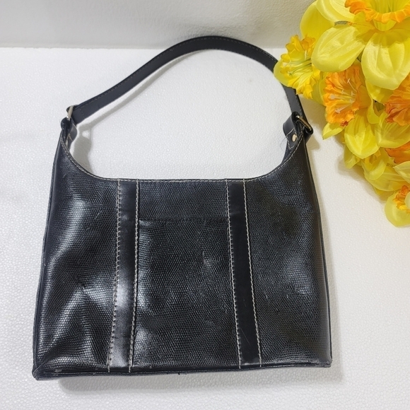 Elegant Lancel Black Leather Shoulder Bag - Picture 8 of 16